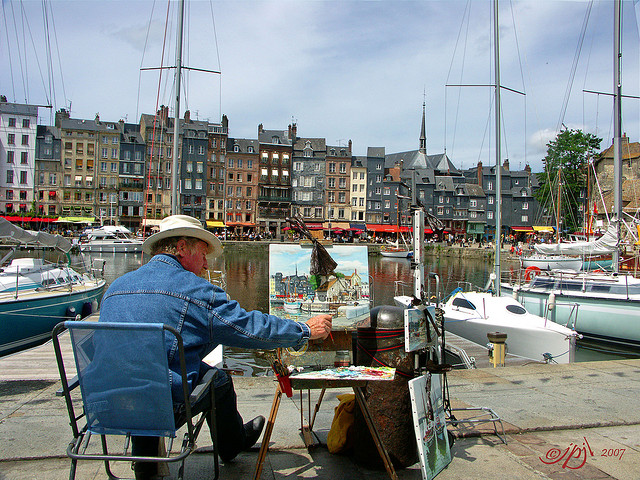 peintre sur le port de Honfleur (Licence CC par  jean-pierre jeannin) - TML Voile