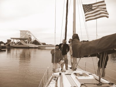 Le commando "nomade" devant Pégasus Bridge. - TML Voile