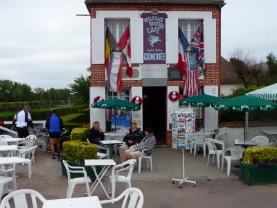Petit café à la terrasse du 1er bâtiment libéré ! - TML Voile