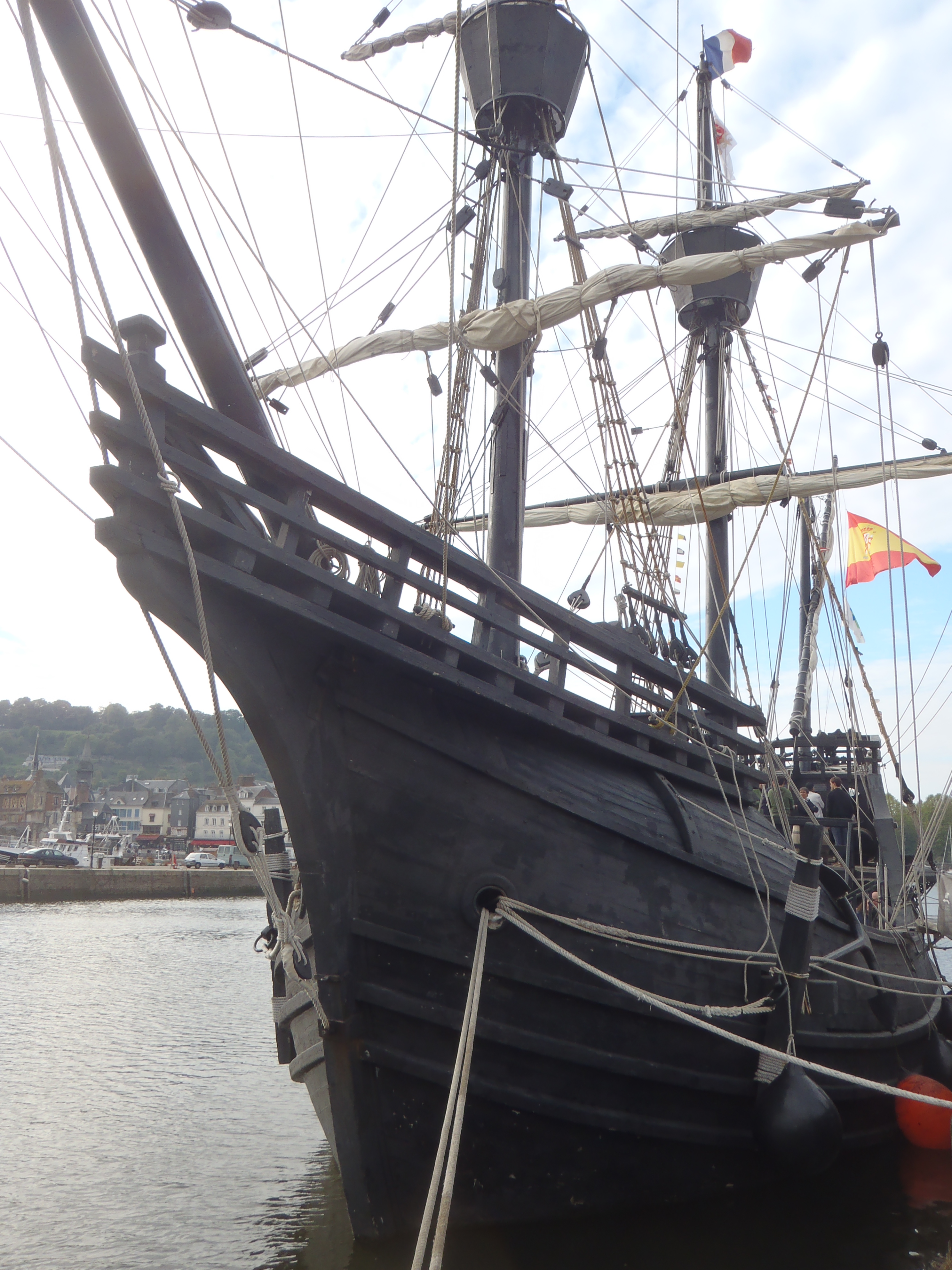 La Nao Victoria au quai d'Honfleur - TML Voile